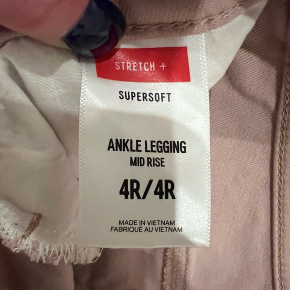 NWOT Express Mid Rise Jeans - Picture 15 of 17